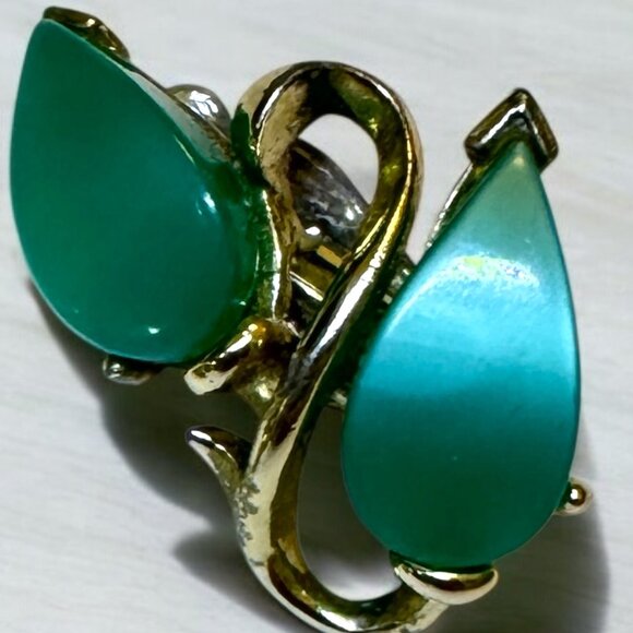 Vintage Thermoset Gold Tone Clip-on Earrings Aqua Blue Leaves - Picture 3 of 5